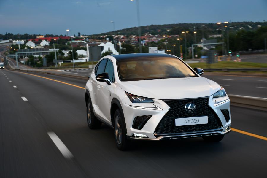  Lexus NX300 F-Sport 2017 года  (ZA) (фото 10 из 40)
